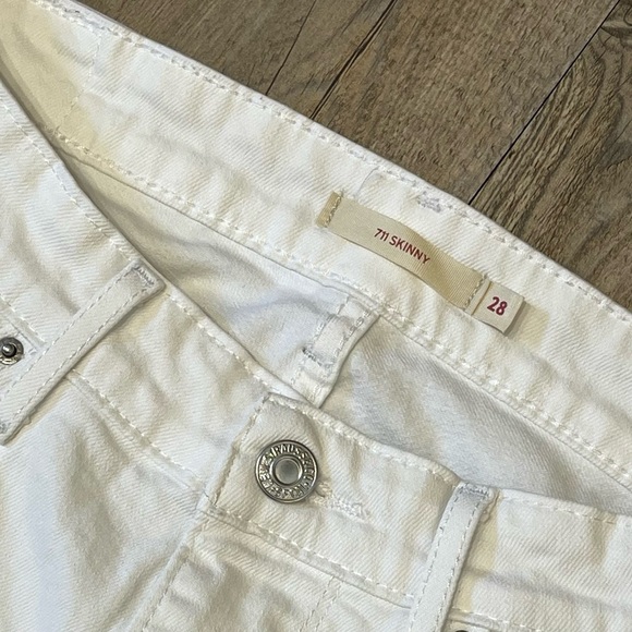 White Levi’s Skinny 711 Jeans - Size 28 - Picture 5 of 7